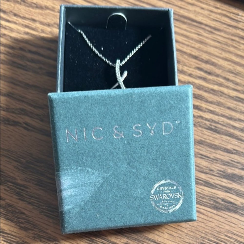 New in box Nic & Syd Palmona Pendant Necklace with Swarovski Pavé Crystals